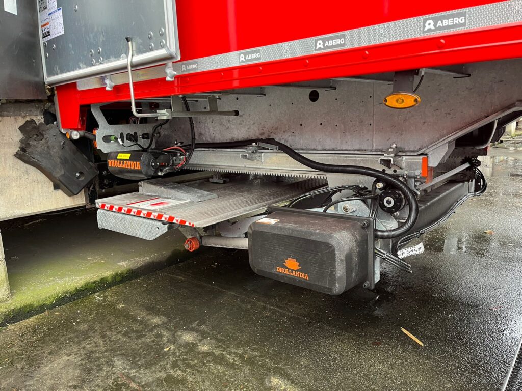 Fruehauf Transmission Stuuras oplegger Plywoodoplegger chassis laadklep