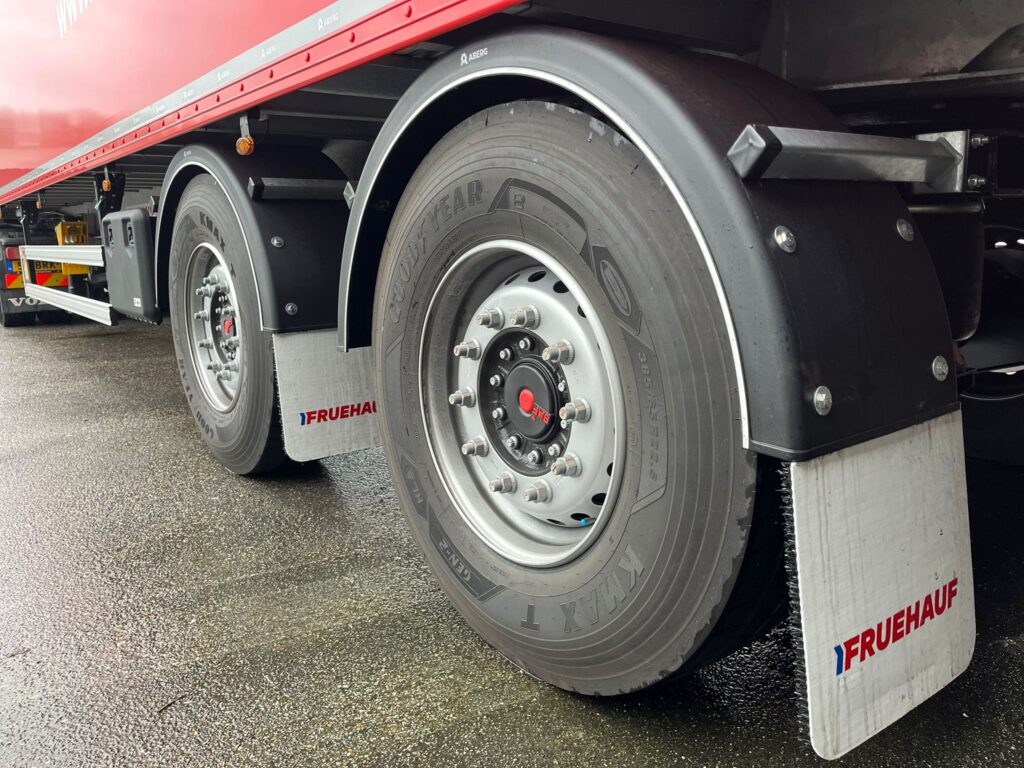Fruehauf Transmission Stuuras oplegger Plywoodoplegger assen