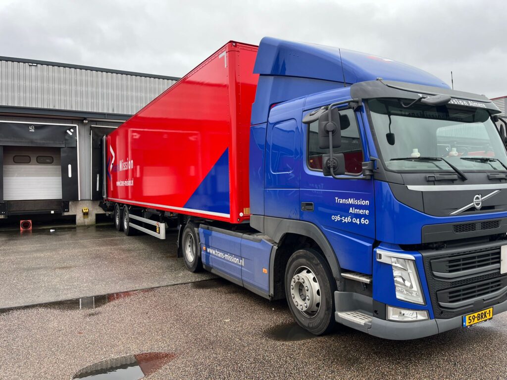 Plywoodoplegger Fruehauf zijaanzicht Transmission
