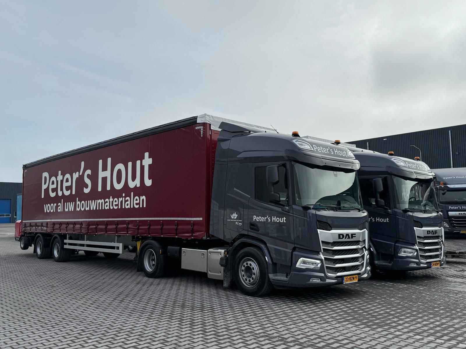 Twee kooiaapopleggers voor Visser Transporten Bolsward​