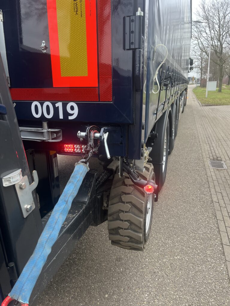 Knufing kooiaaptrailer oplegger tridec stuursysteem system trailers web trailer