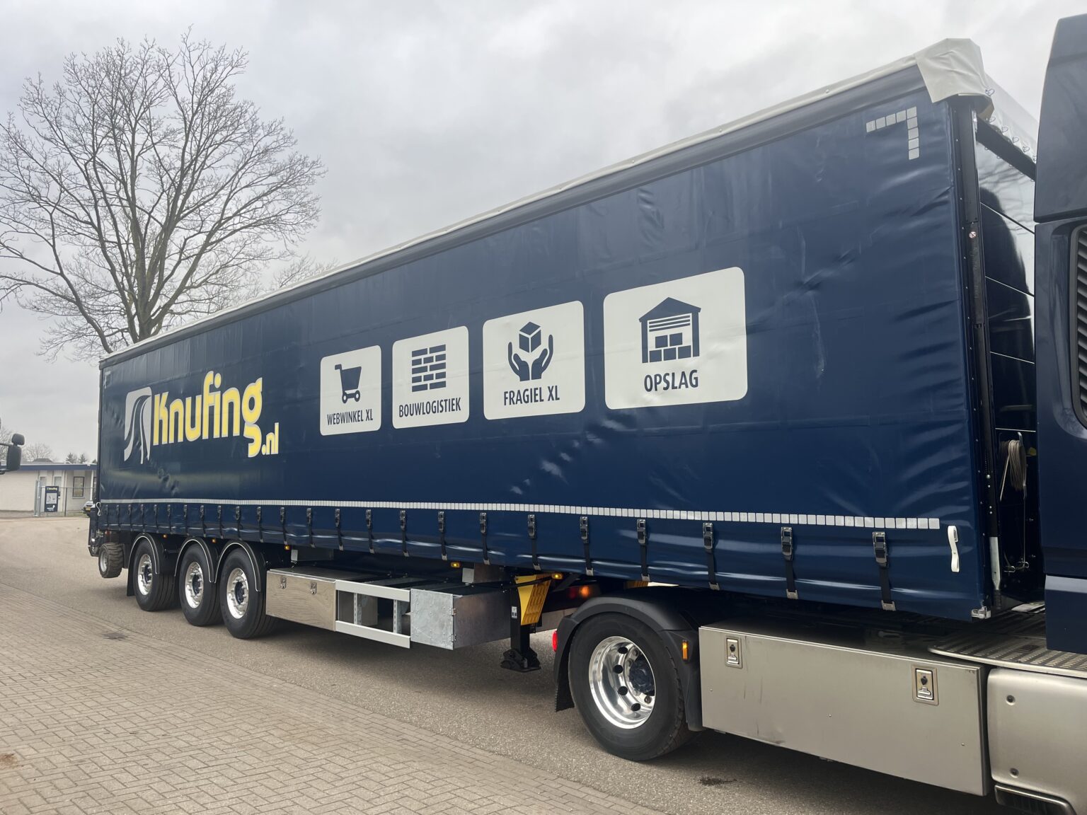 Knufing kooiaaptrailer oplegger tridec stuursysteem system trailers web trailer