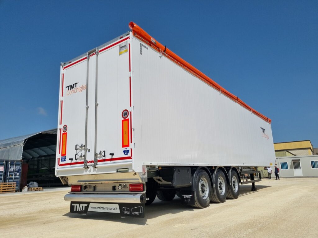 Walking floor trailer Smulkintuvu TMTInternational