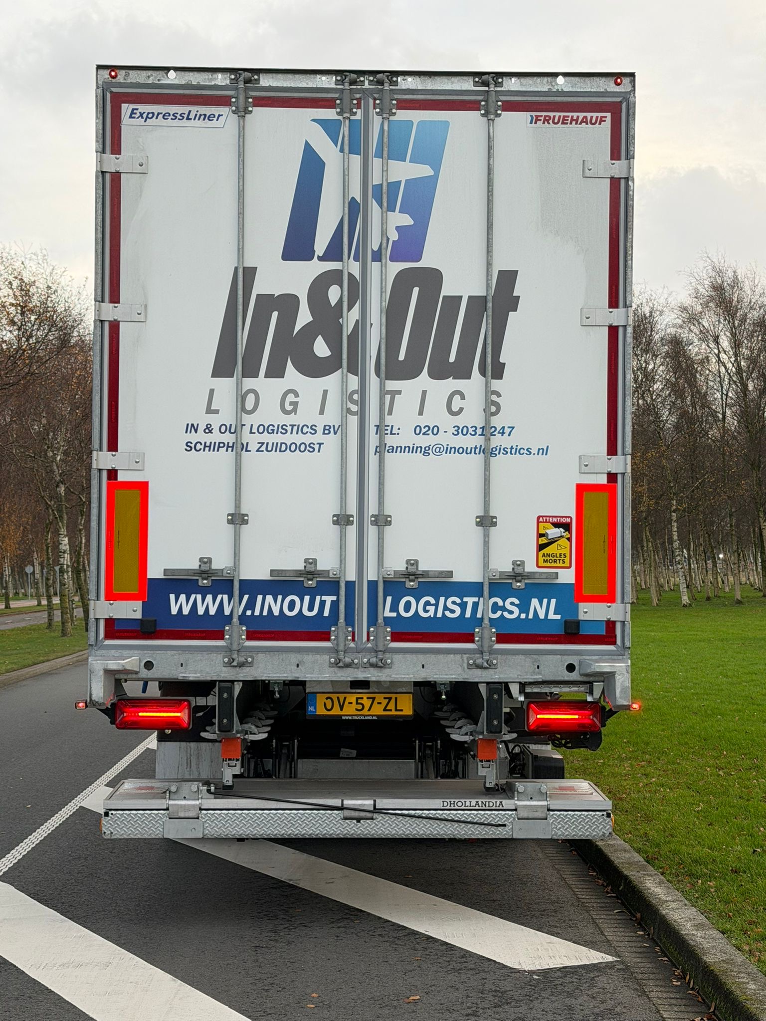 In & Out Logistics Schiphol Fruehauf Boxtrailer Kleptrailer