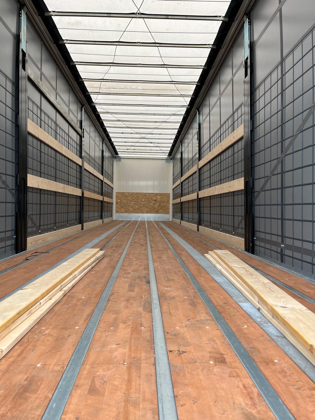 Hardhouten vloer Fruehauf Tautliner Den Bosch te koop