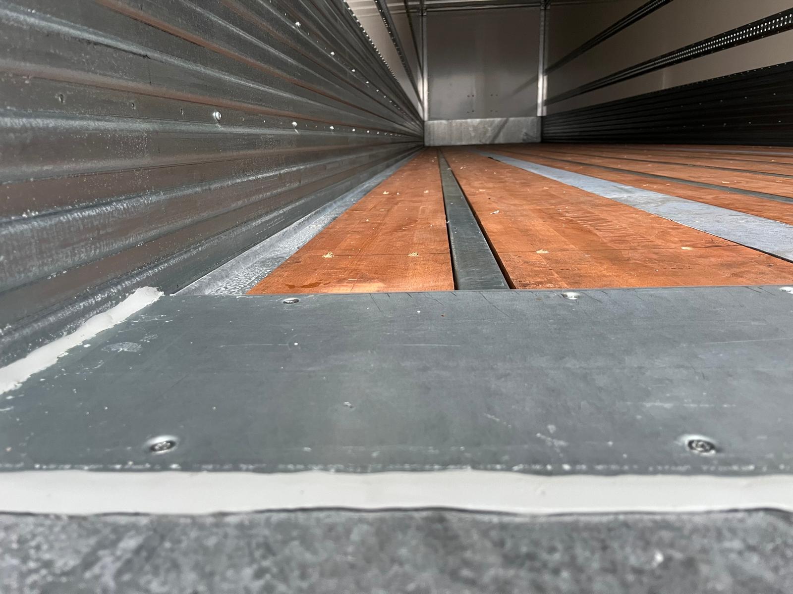Badkuip traanplaat op vloer Fruehauf