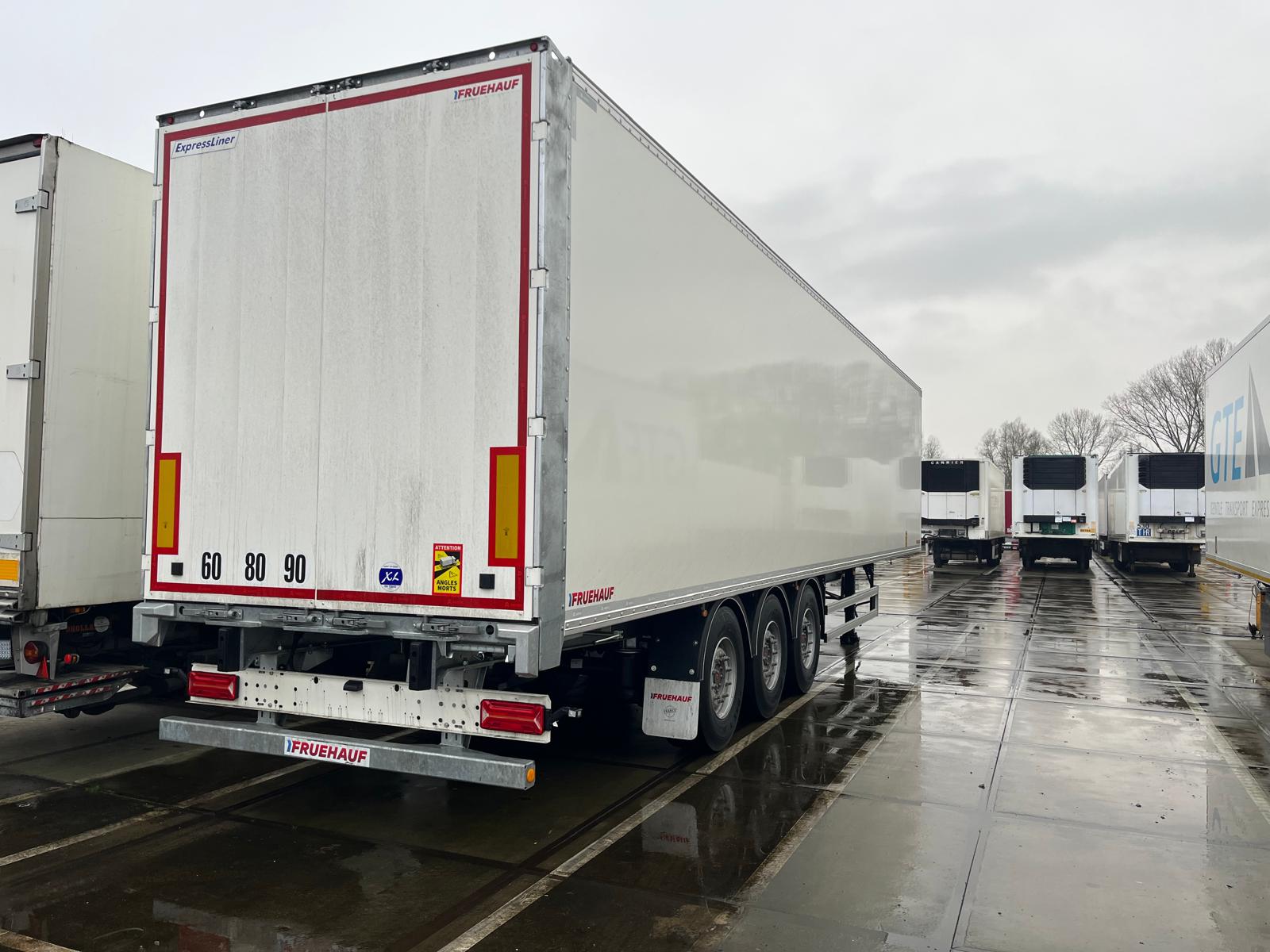 Opbouw Fruehauf Kastenoplegger Auflieger