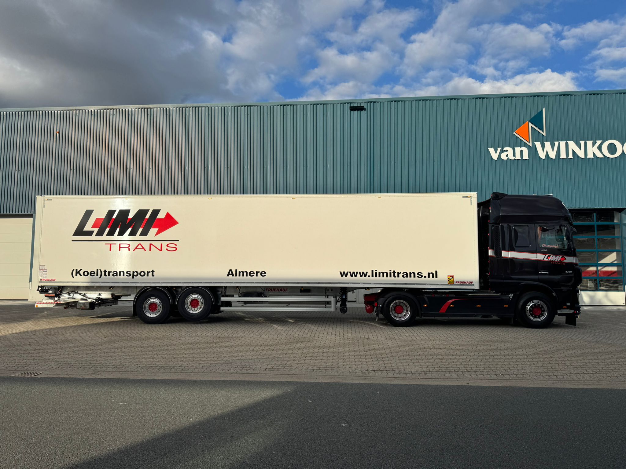 van winkoop belettering trailer limitrans