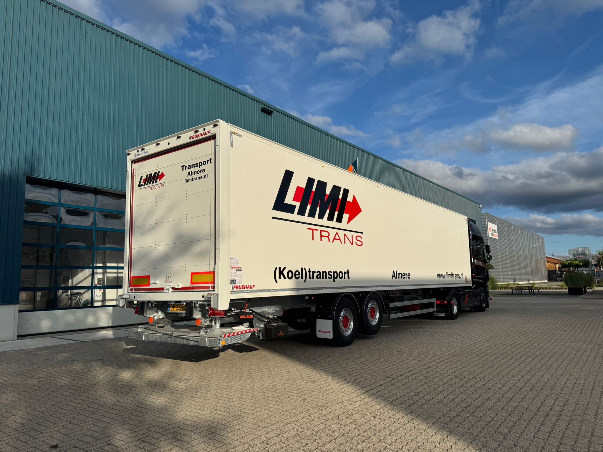 Limitrans Kastentrailer Fruehauf