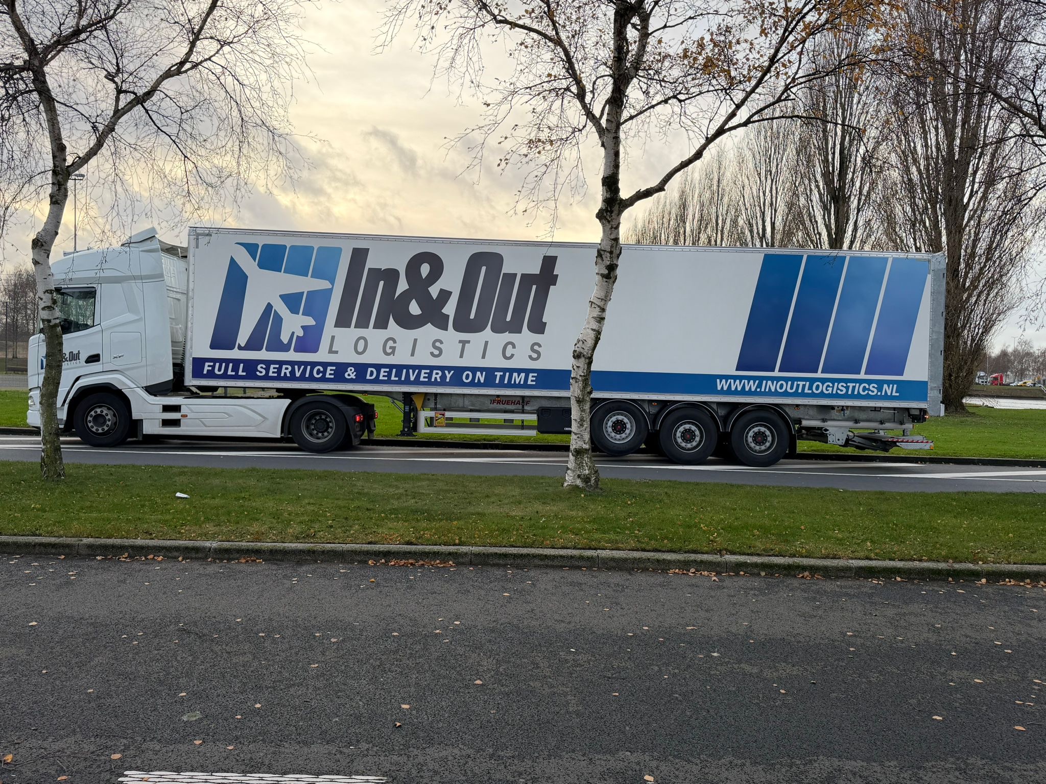 In & Out Logistics Schiphol Fruehauf Boxtrailer Kleptrailer