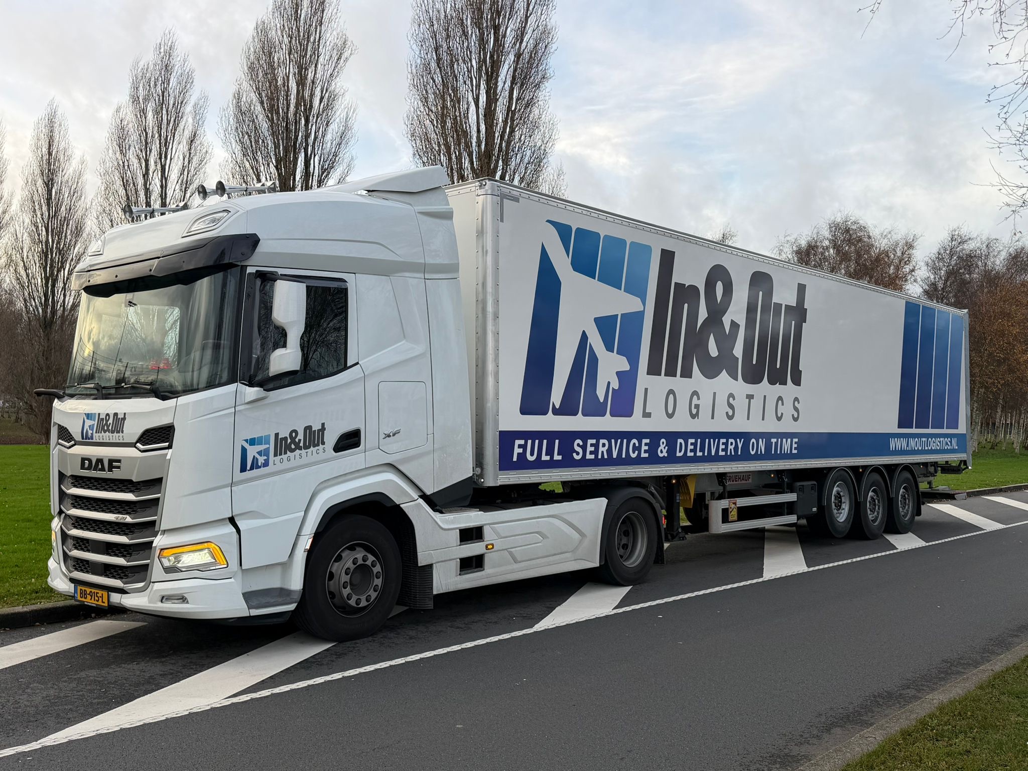 In & Out Logistics Schiphol Fruehauf Boxtrailer Kleptrailer