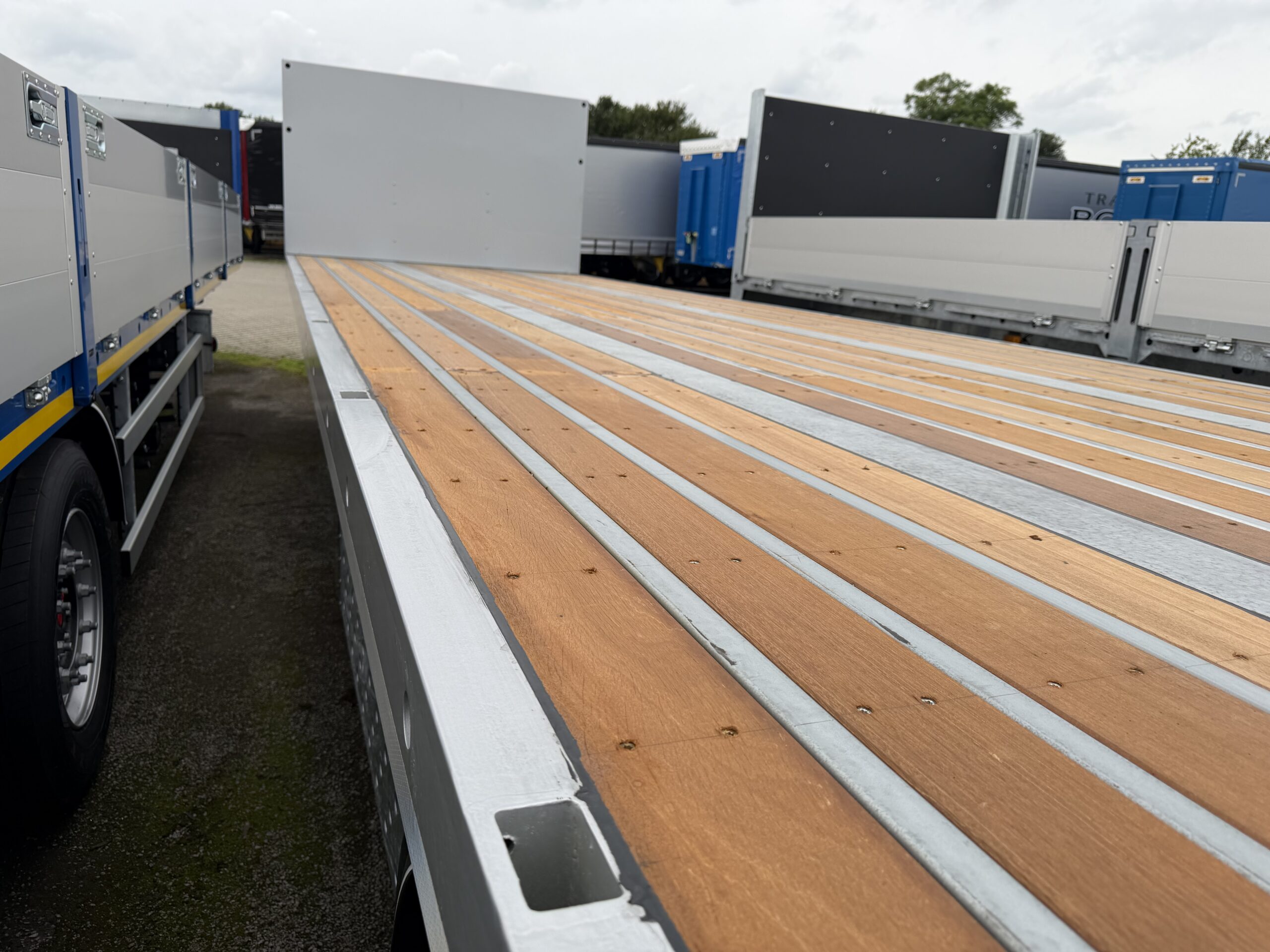 POPA Lichtmasten trailer tridec kooiaap Moffet M10