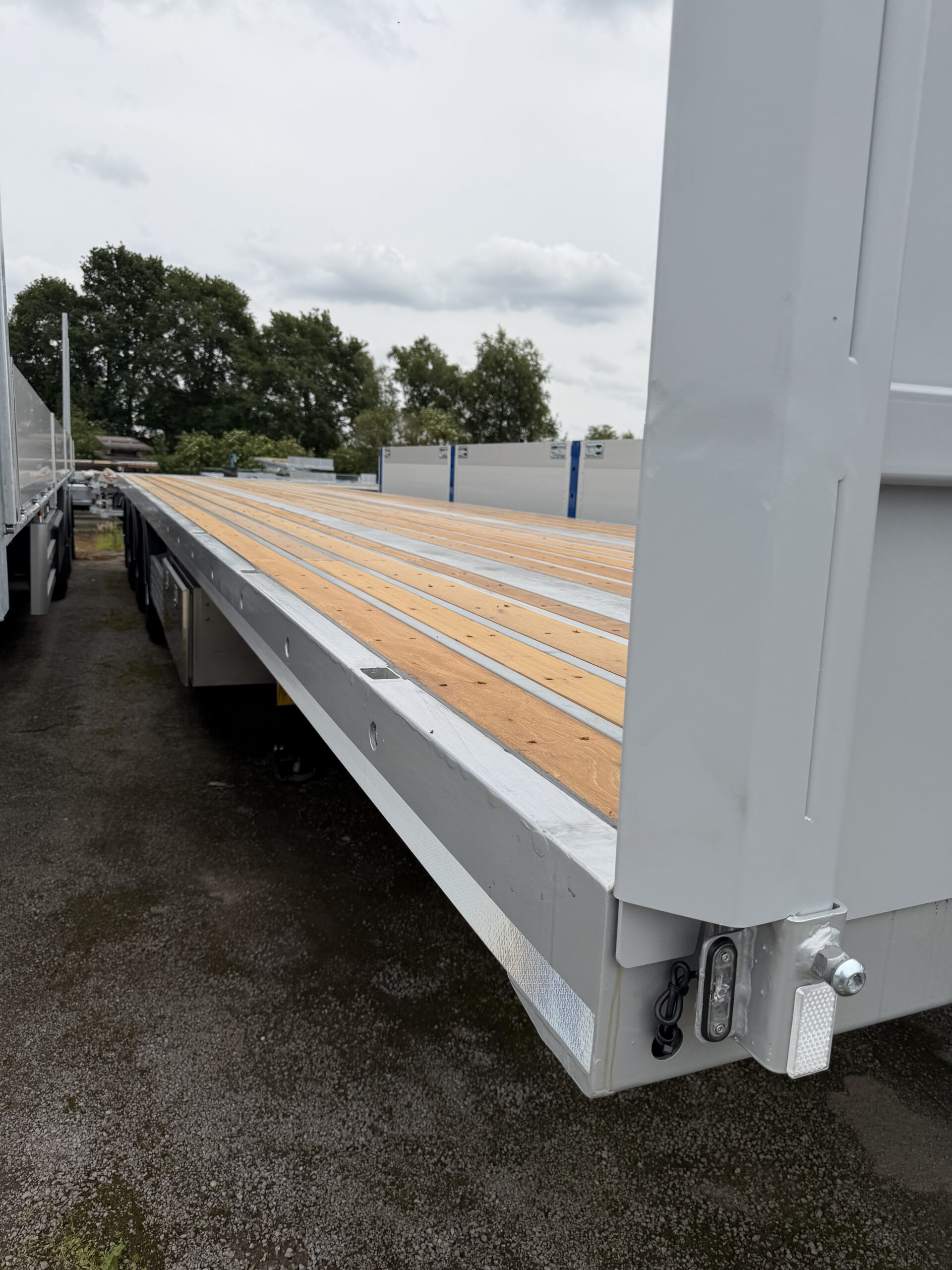 POPA Lichtmasten trailer tridec kooiaap Moffet M10