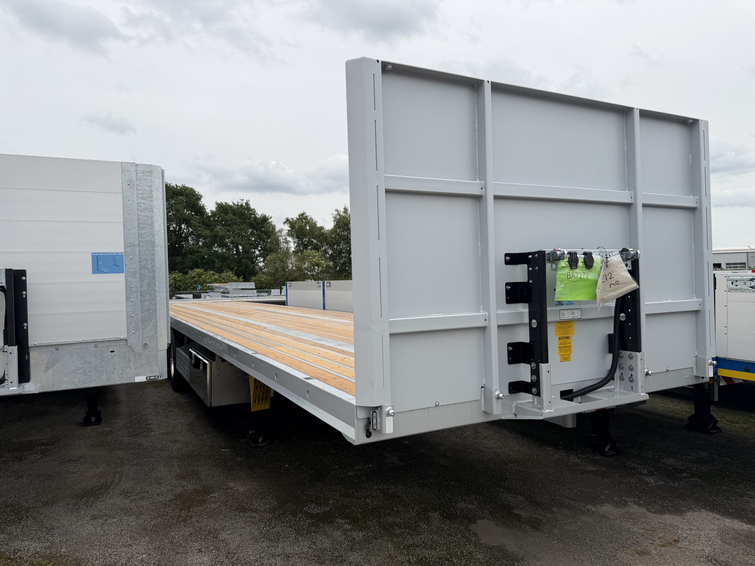 POPA Lichtmasten trailer tridec kooiaap Moffet M10