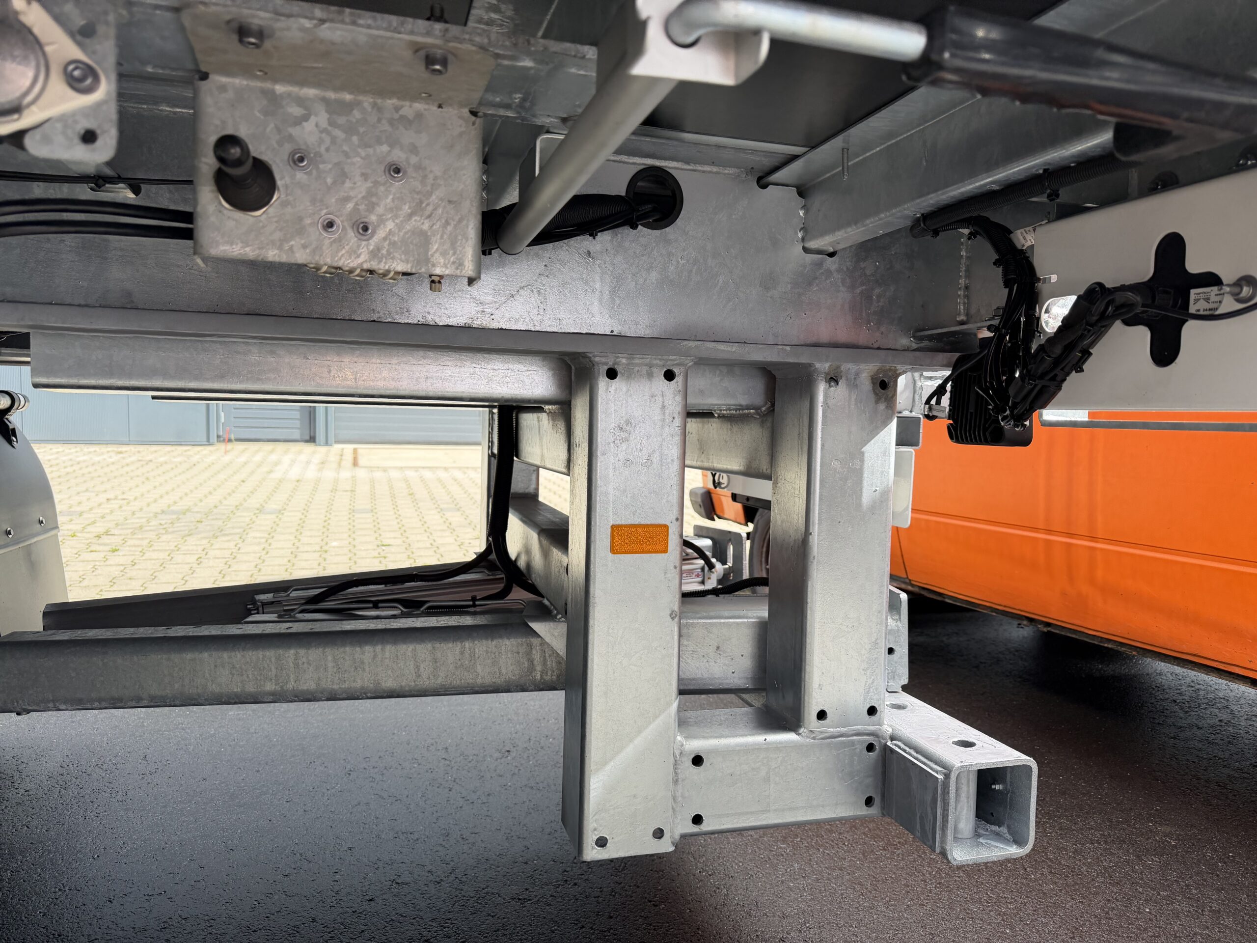Peter's Hout kooiaaptrailer kooiaapoplegger gestuurd