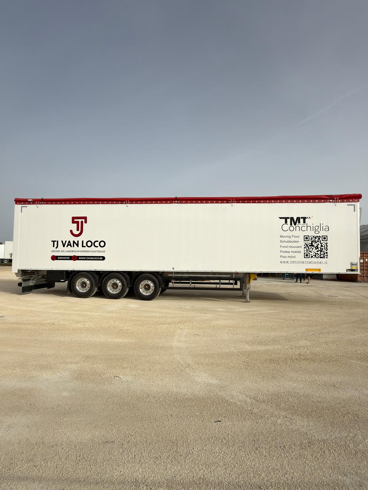 Wij bedanken TJ van Loco voor het vertrouwen in TMT en ODSD Trading. We zijn trots dat deze twee hoogwaardige walking floor trailers voortaan in België worden ingezet en wensen het team veel veilige en succesvolle kilometers. Ook op zoek naar een sterke en volledig op maat gebouwde walking floor oplegger? ODSD Trading adviseert u graag over de verschillende TMT-uitvoeringen voor recycling, biomassa, agrarische producten en bulktransport.